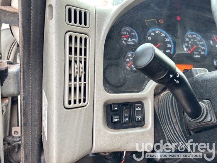 2015-international-4400-image-58