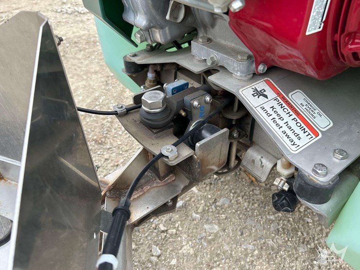 2021-permagreen-ride-on-speader-sprayer-image-17