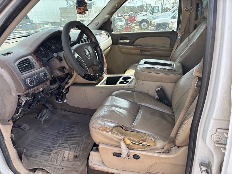 2009-chevrolet-2500-image-15