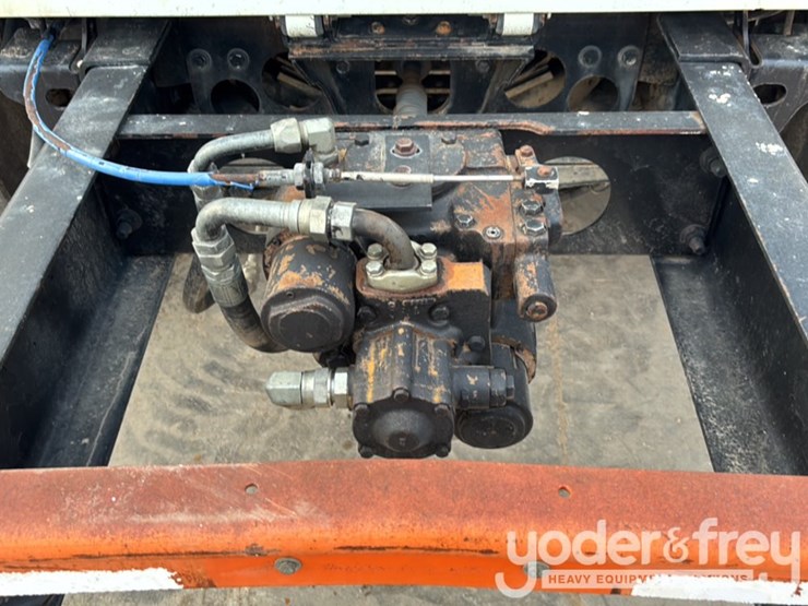 2007-international-7600-image-37