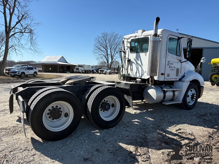2004-freightliner-columbia-120-t/a-day-cab-truck-tractor-image-5