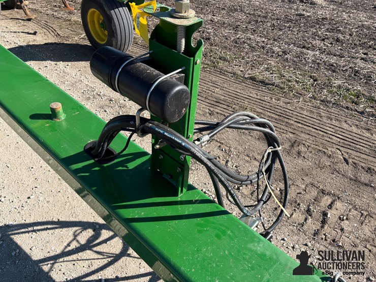 2013-john-deere-2210-image-16