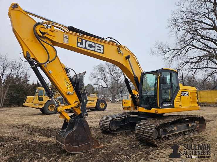 2018-jcb-220x-lc-image-1