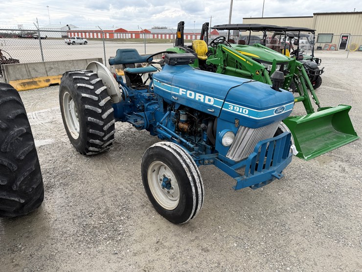 1985-ford-3910-image-14