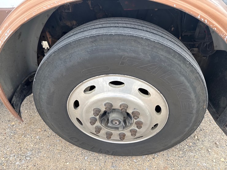 1996-peterbilt-379-image-7