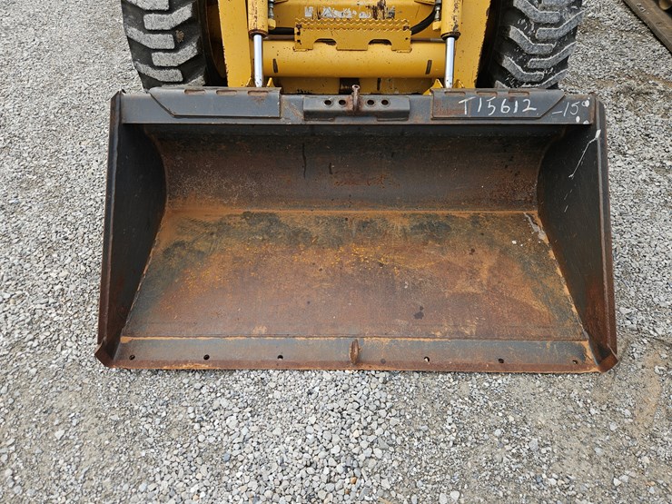 2006-john-deere-320-image-3