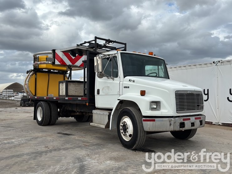 2002-freightliner-fl70-image-7