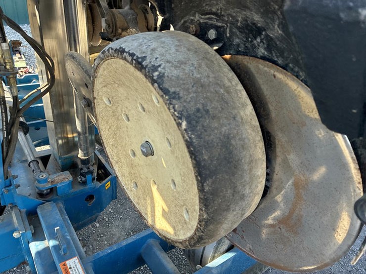 2006-kinze-3600-image-28