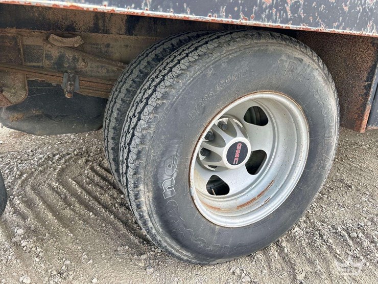 2008-gmc-3500-hd-4x4-ext.-cab-9ft.-flatbed-truck-image-35