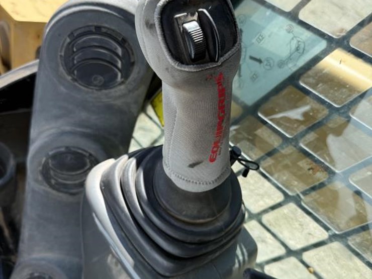 #70-•-cat-2890-two-speed-high-flow-xps-skid-steer-image-13