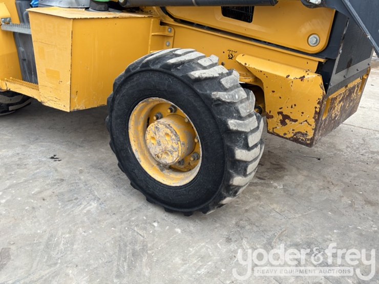 2020-deere-310l-image-13
