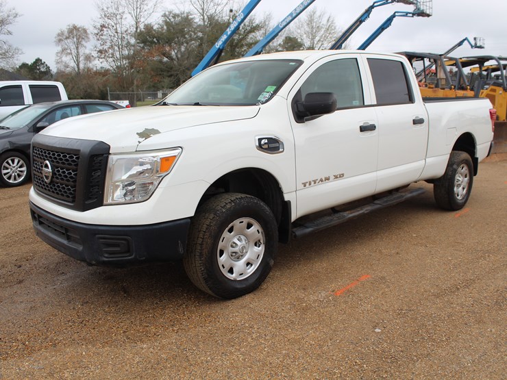 2017-nissan-titan-image-1