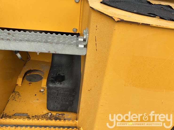 2019-deere-310l-image-36