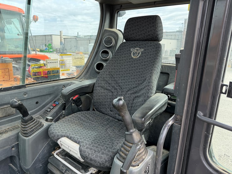 2019-case-cx57c-image-8