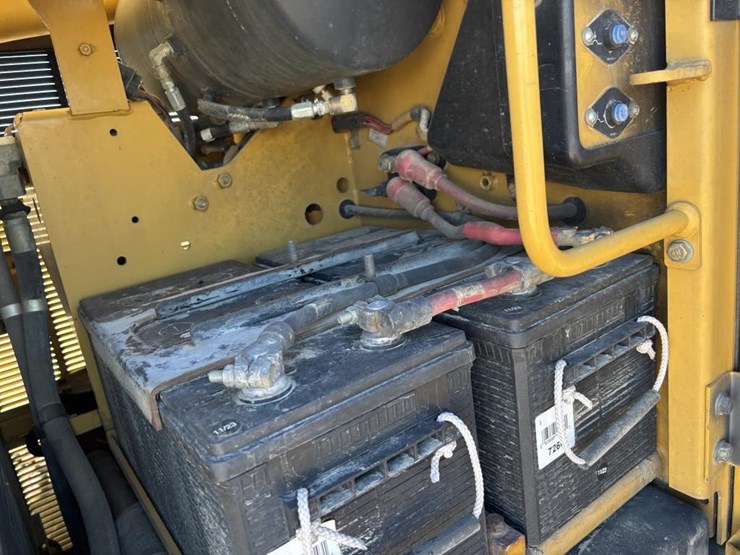 caterpillar-143h-image-70