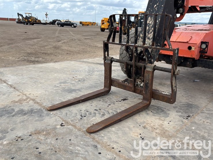 2016-sky-trak-6042-image-17