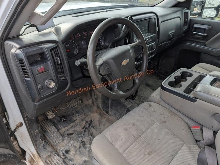 2017-chevrolet-silverado-3500-image-13