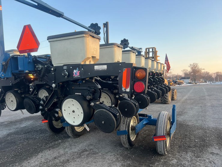 2004-kinze-3500-image-10