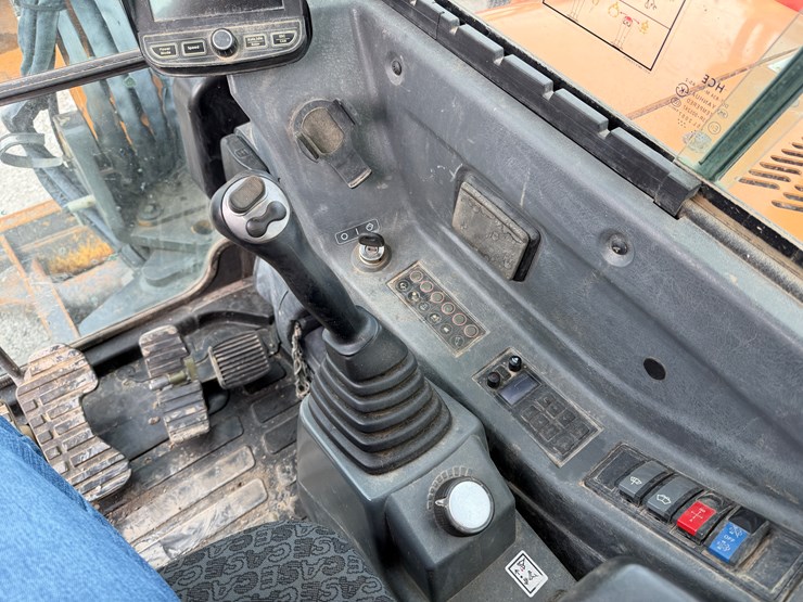 2019-case-cx57c-image-11