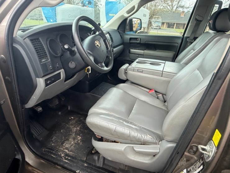 2010-toyota-tundra-image-34