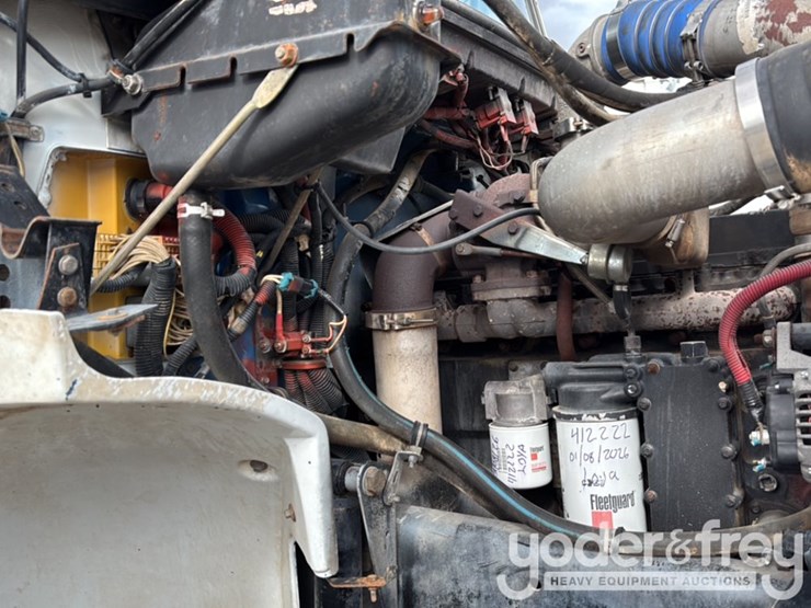 2002-freightliner-fl70-image-41