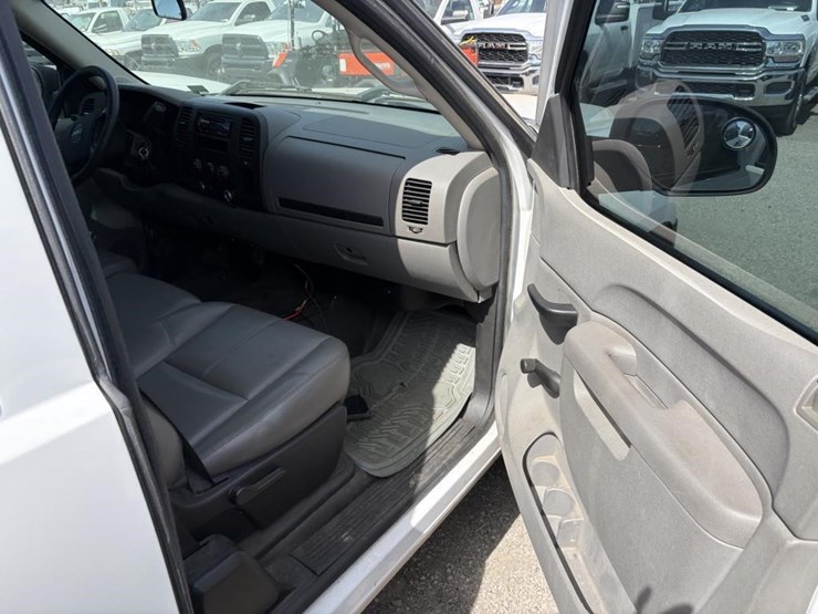 2013-gmc-sierra-1500-image-8