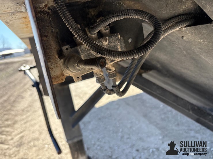 2002-wheeler-hopper-bottom-40'-t/a-grain-trailer-image-16