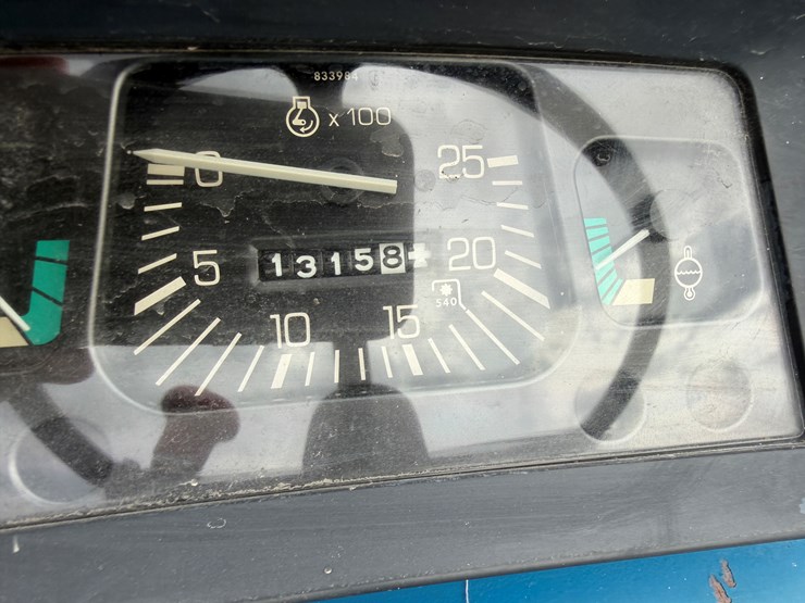 1985-ford-3910-image-6