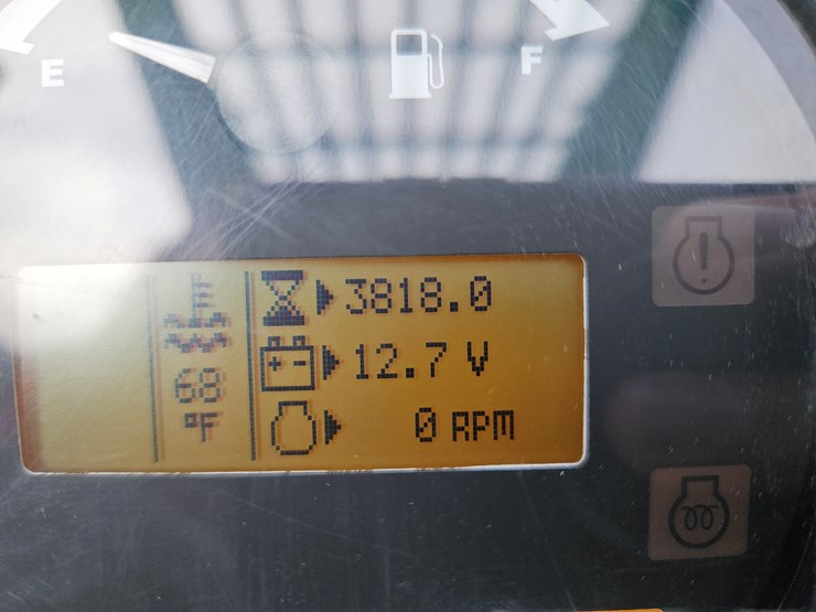 2016-jlg-8042-image-10