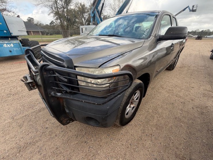 2010-toyota-tundra-image-11