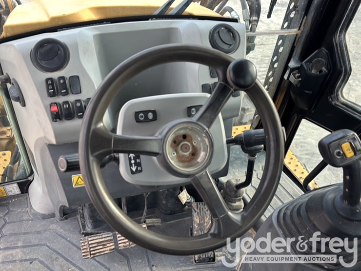 2016-caterpillar-420f2-it-image-55