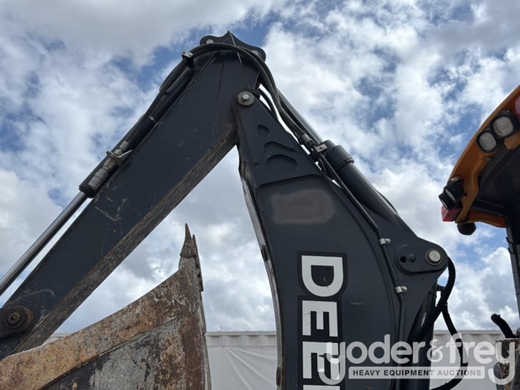 2020-deere-310l-image-28