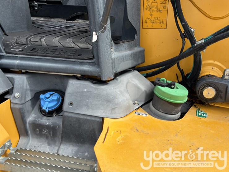 2020-deere-310l-image-33