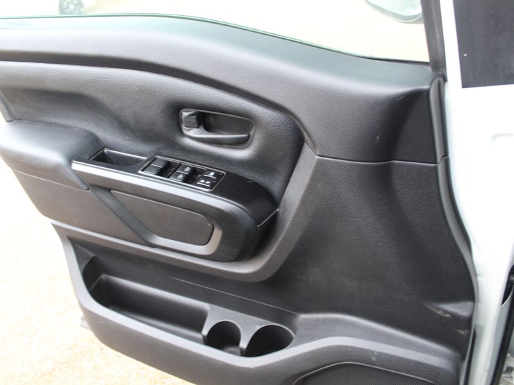 2017-nissan-titan-image-10