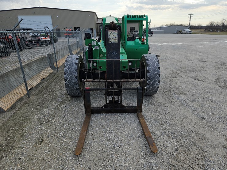 2016-jlg-8042-image-2