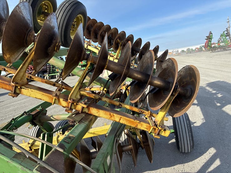 john-deere-220-image-6