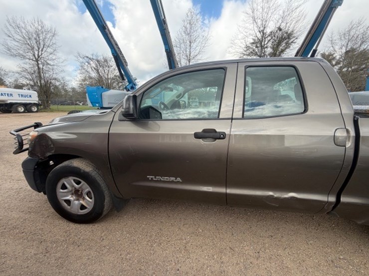 2010-toyota-tundra-image-7