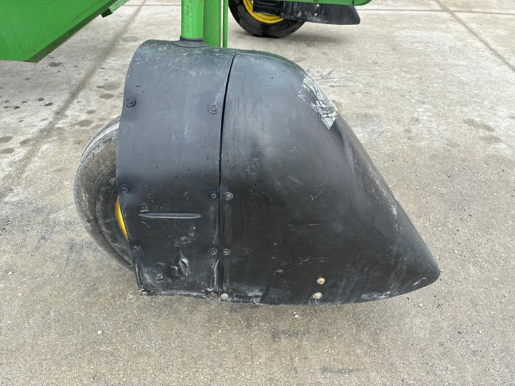 2000-john-deere-6700-image-43