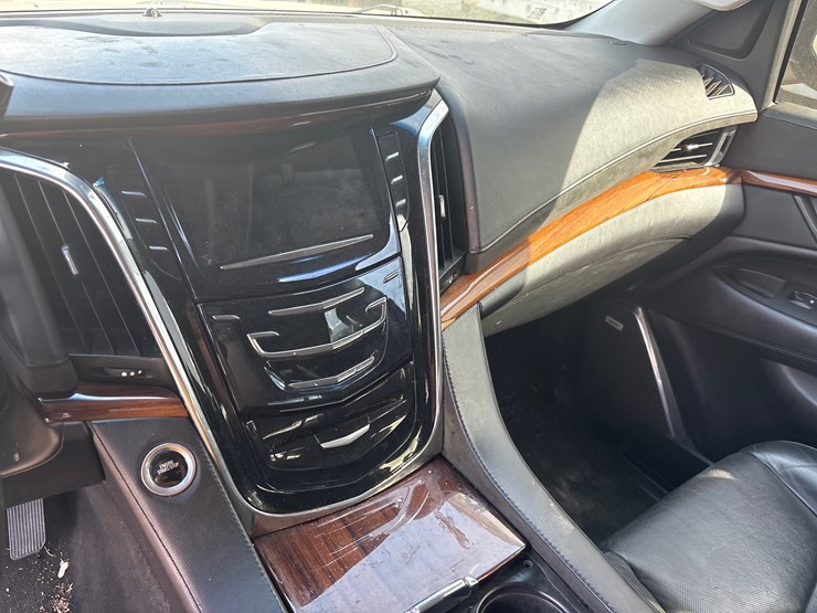 2015-cadillac-escalade-image-8