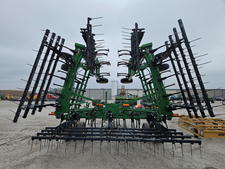 2013-john-deere-2210-image-10