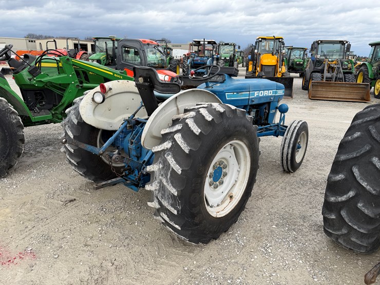 1985-ford-3910-image-11