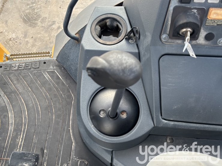 2019-deere-310l-image-50