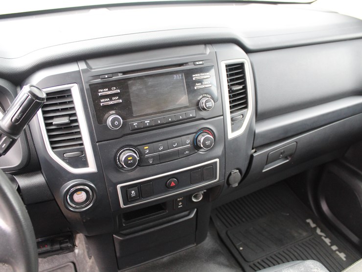 2017-nissan-titan-image-8