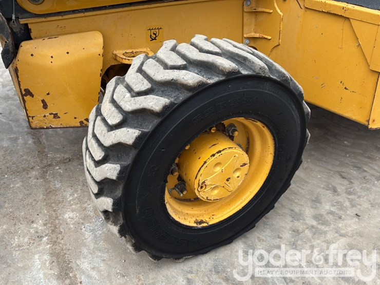 2018-deere-310l-image-13