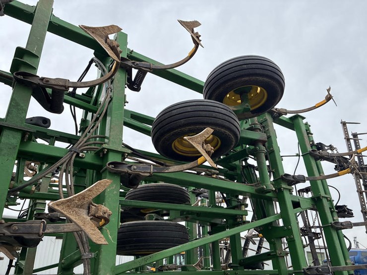 john-deere-2310-image-30