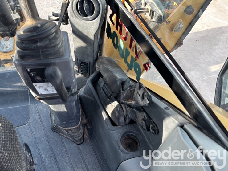 2016-caterpillar-420f2-it-image-50