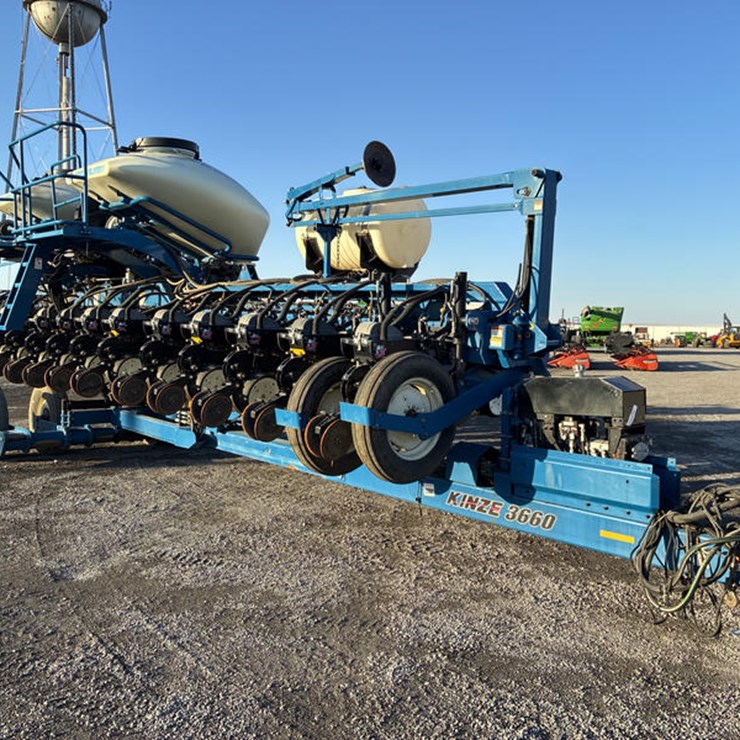 2010 KINZE 3660