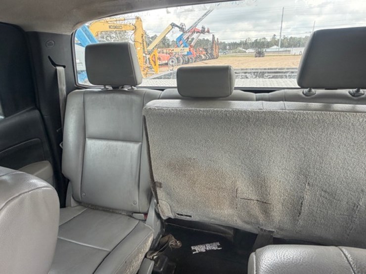 2010-toyota-tundra-image-38