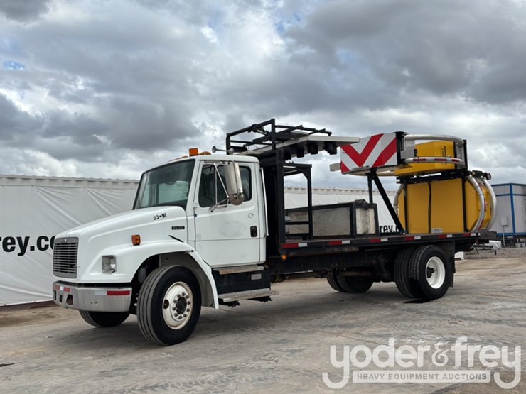 2002-freightliner-fl70-image-1