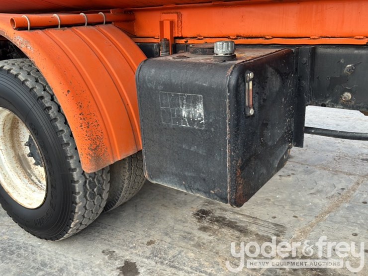 2007-international-7600-image-33